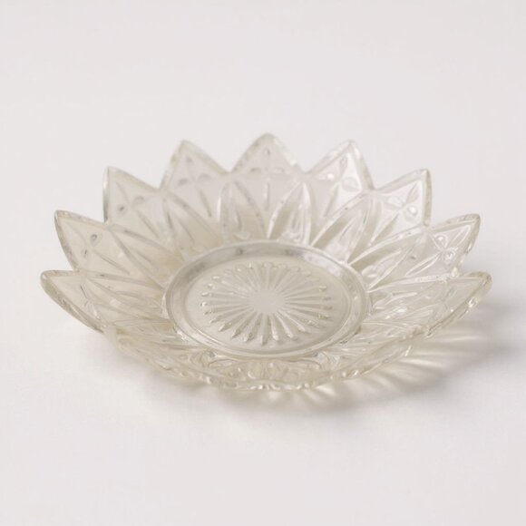 Federal Glass Petal Pattern, clear glass, 5.5" round 1.5" deep - Picture 1 of 4